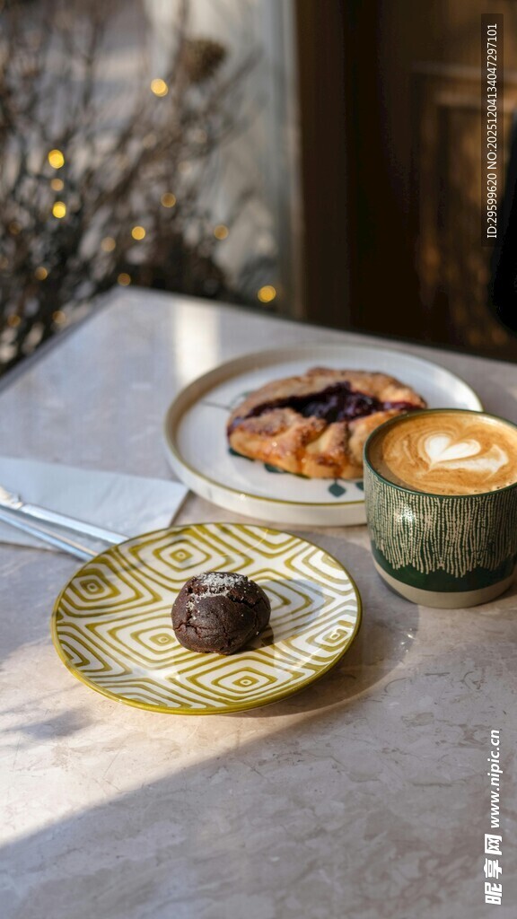 精致茶点与咖啡的惬意时光