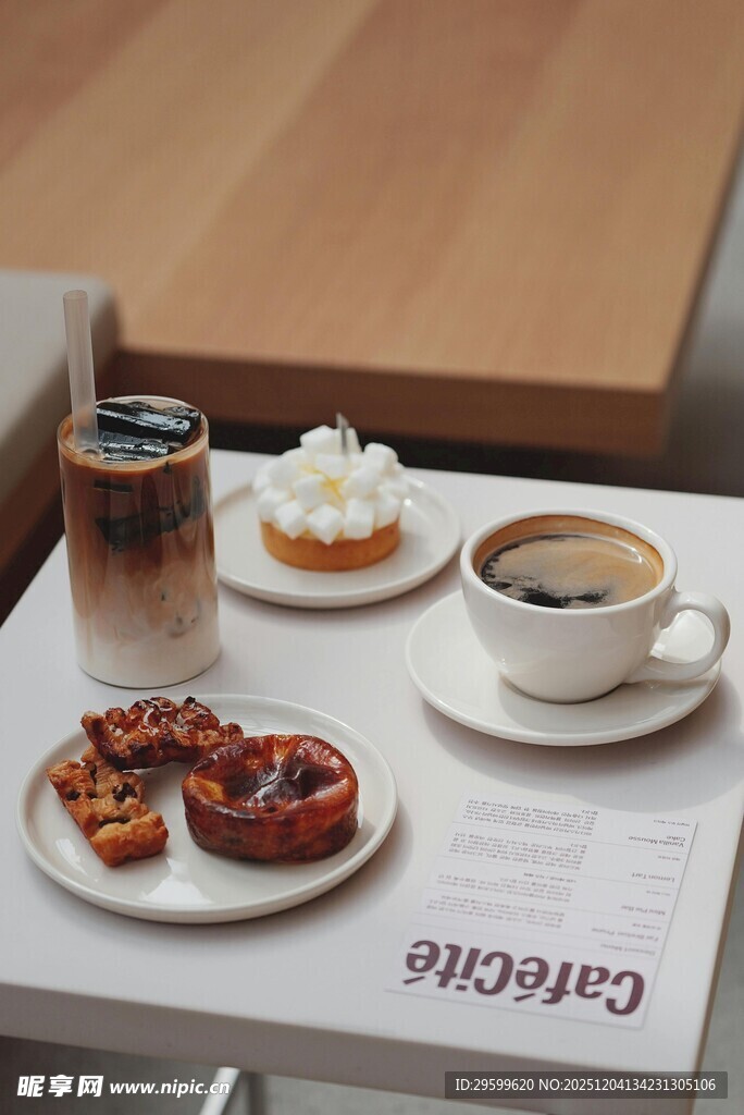 精致咖啡甜点组合