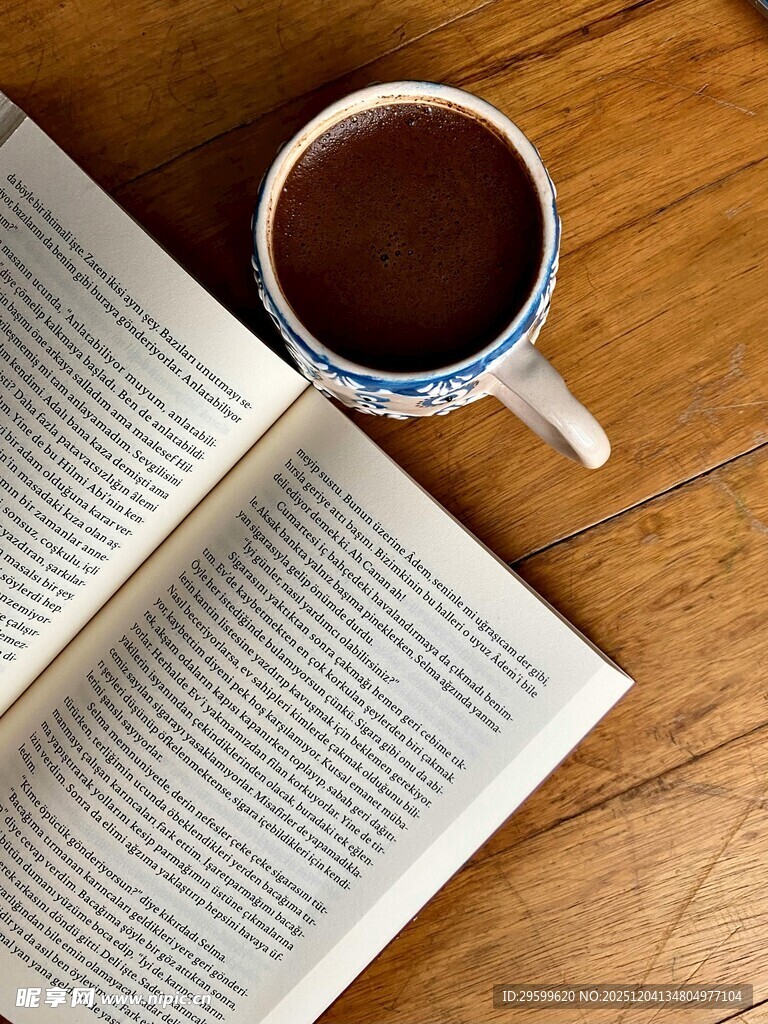 咖啡相伴的惬意阅读时光