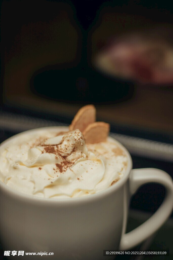 香浓奶油咖啡配饼干