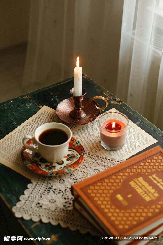 静谧角落的咖啡与阅读时光