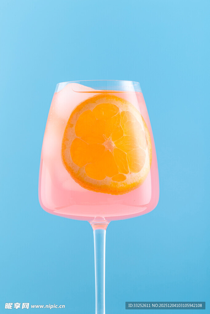 粉色杯状创意果冻甜点