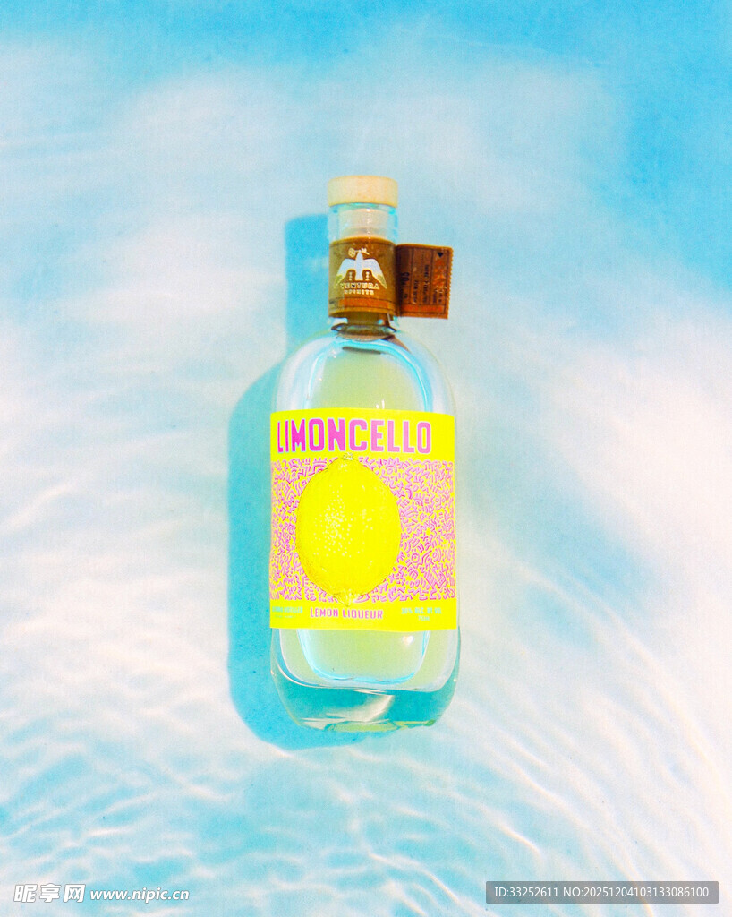 清新柠檬味香水瓶展示