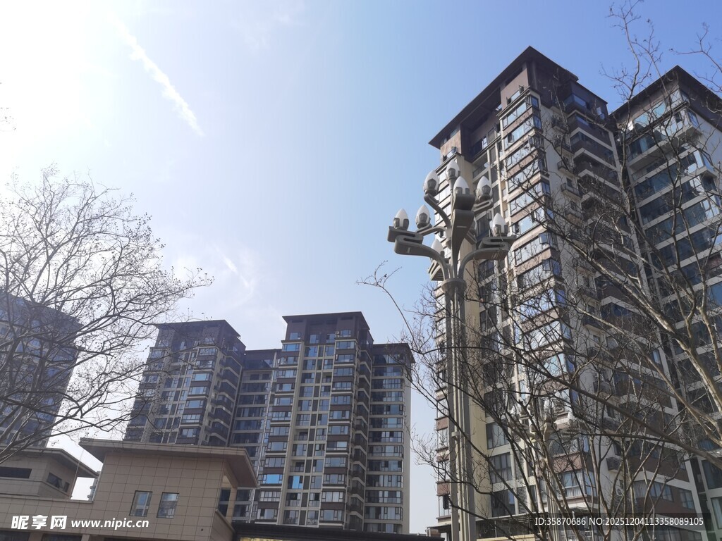 城市中的高层住宅楼