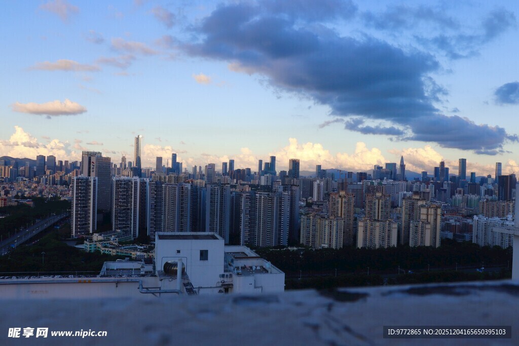 城市黄昏天际线景观