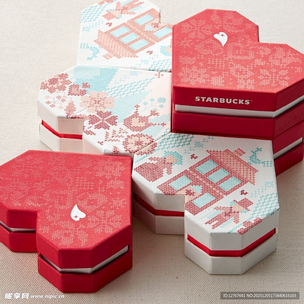 精美心形礼品盒堆叠展示