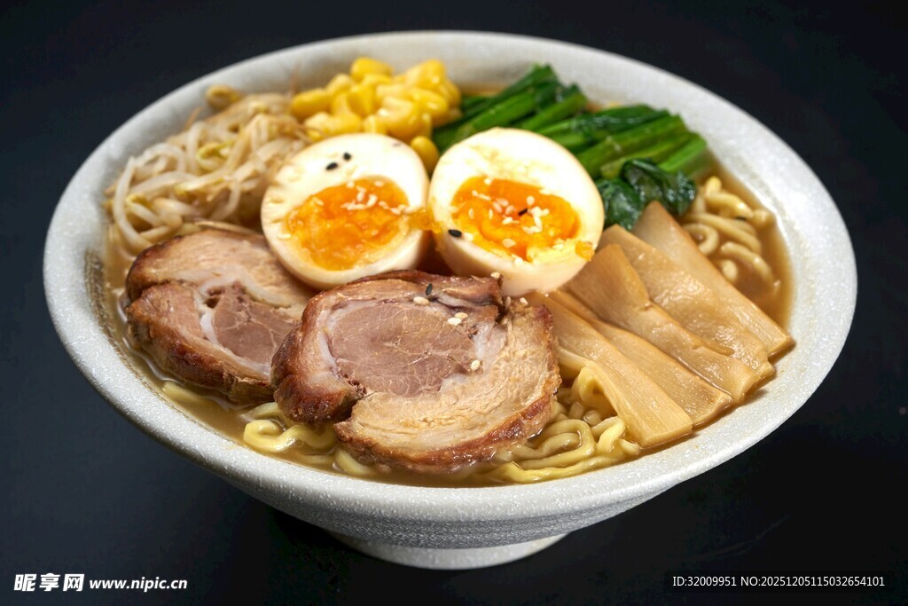 美味日式豚骨拉面