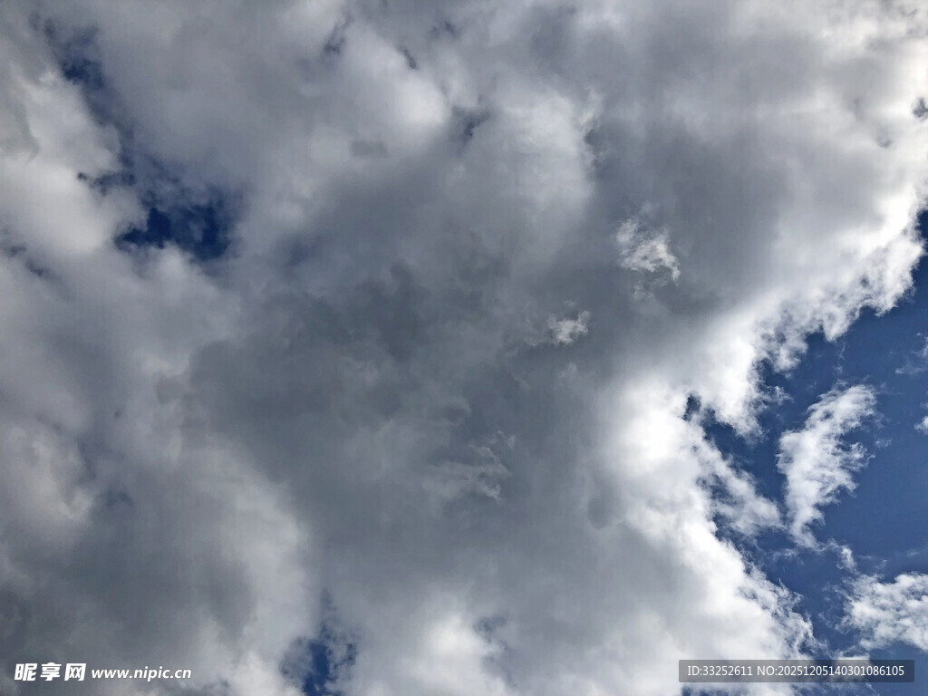 天空中厚重的云层景观