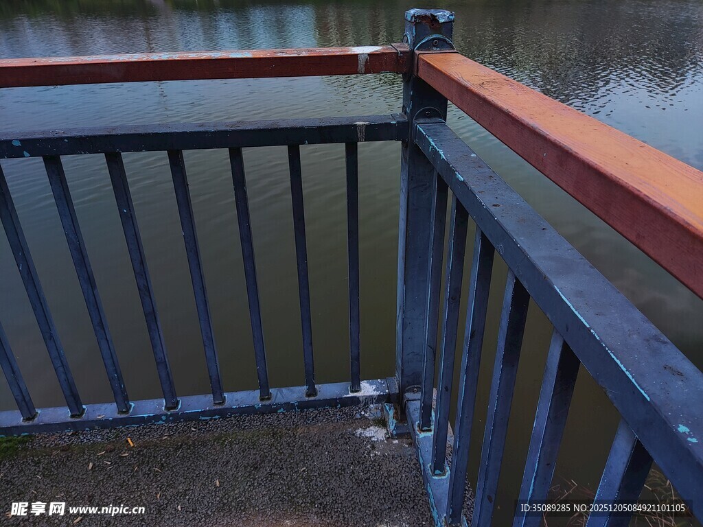湖边护栏景观