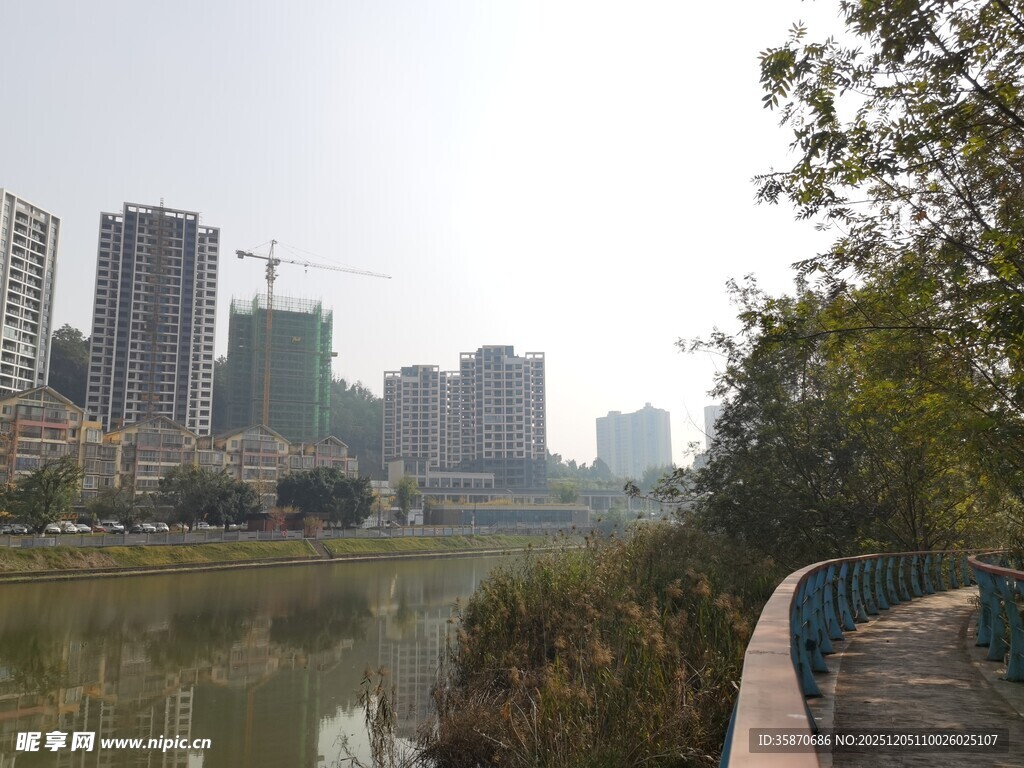 城市河畔风景