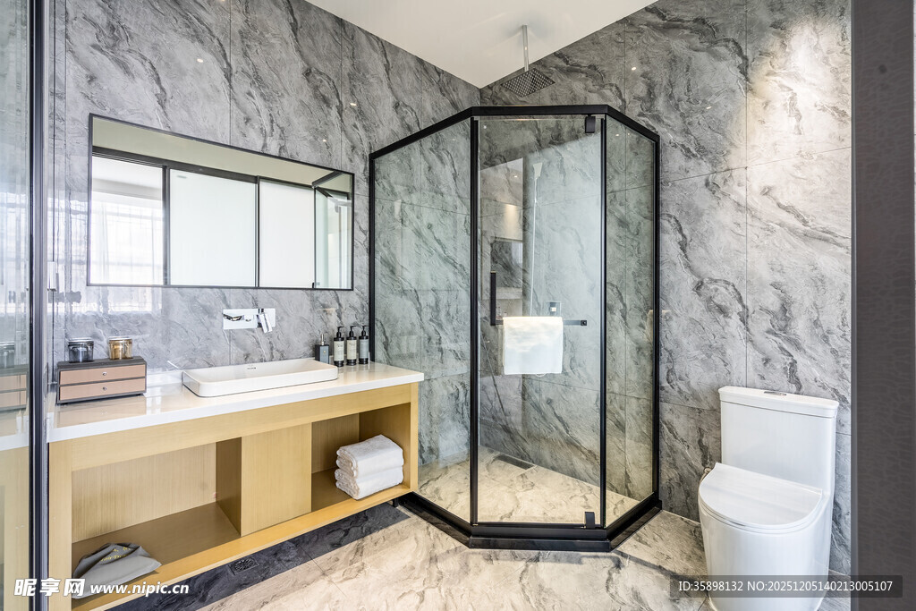 现代大理石浴室淋浴间