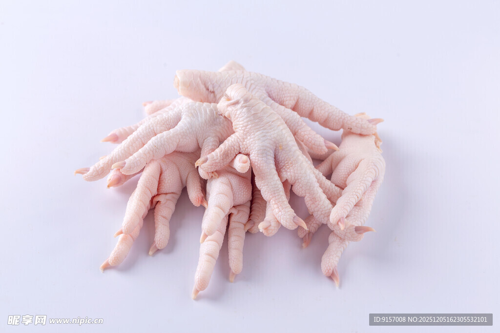 新鲜鸡爪堆叠