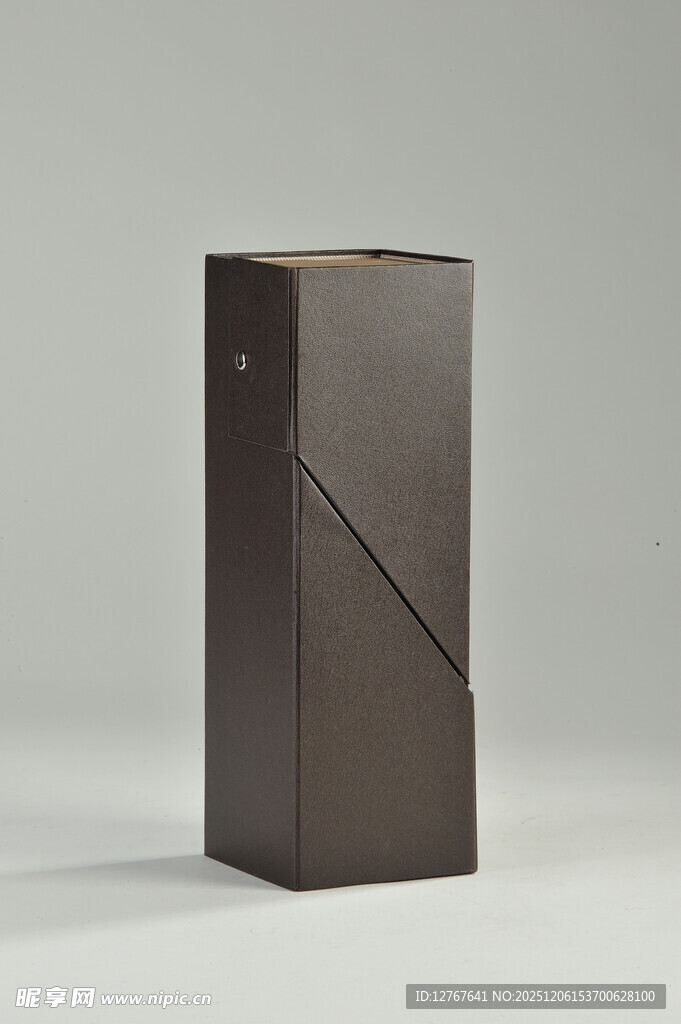 现代简约风格棕色立式酒盒