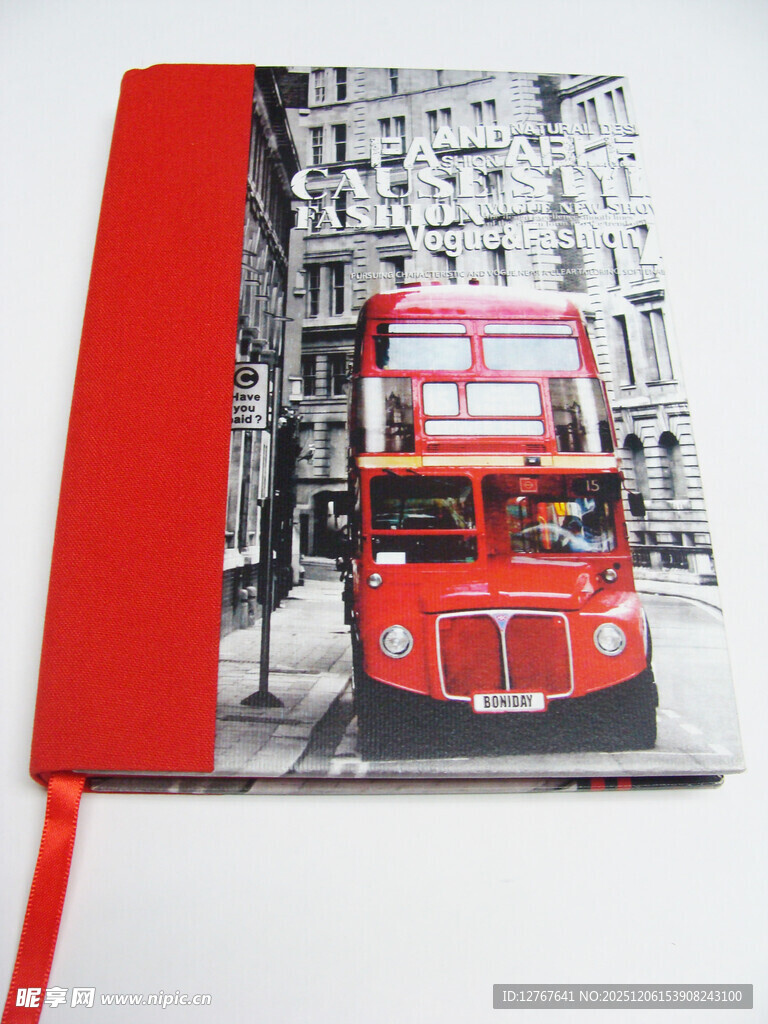 红色封面印双层巴士笔记本