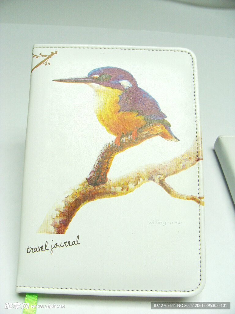 手绘枝头翠鸟笔记本封面