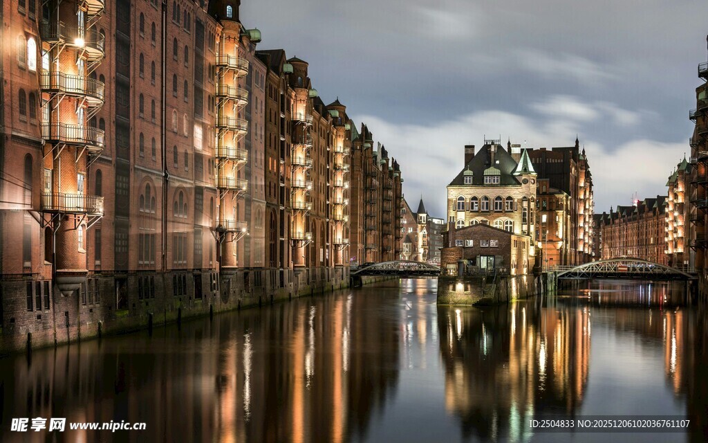 河畔夜景 城市建筑的光影魅力
