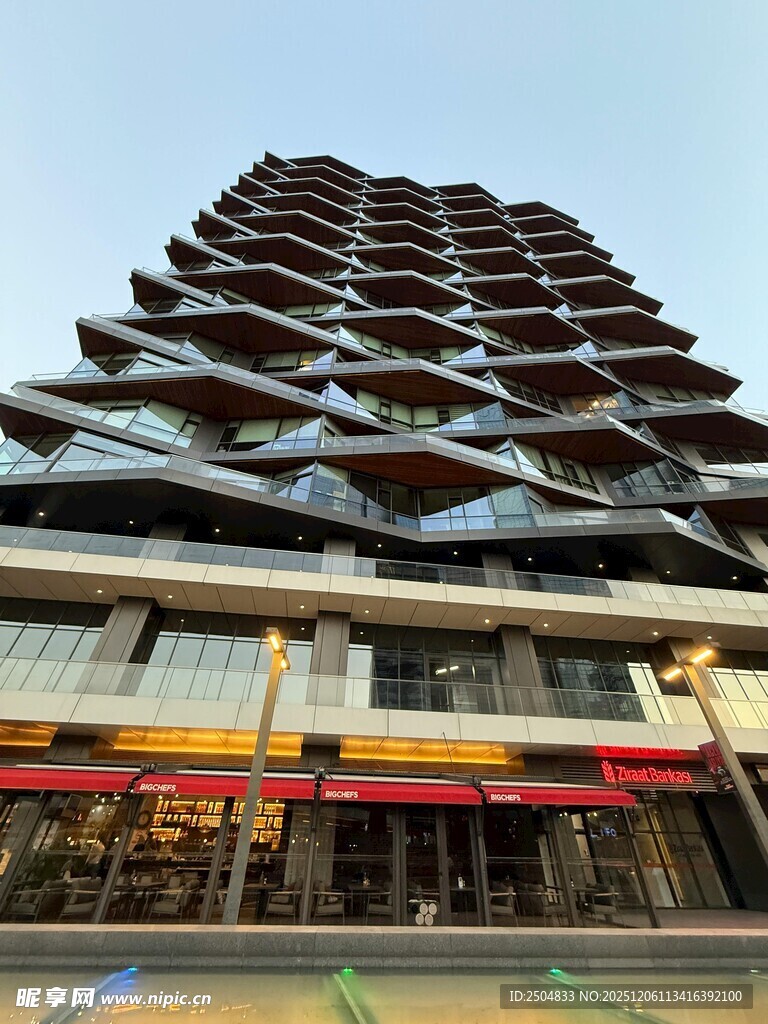 独特造型的现代高楼大厦