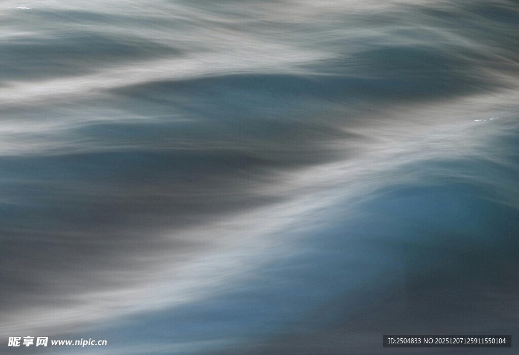 蓝色流动水波景象