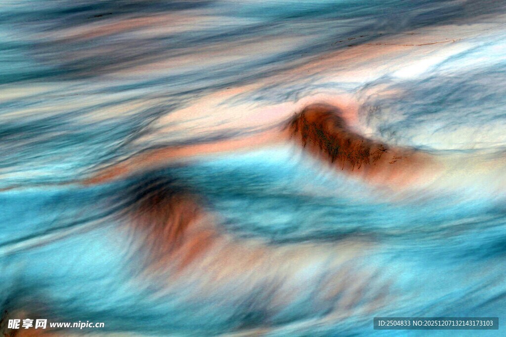 水中畅 的动感身影