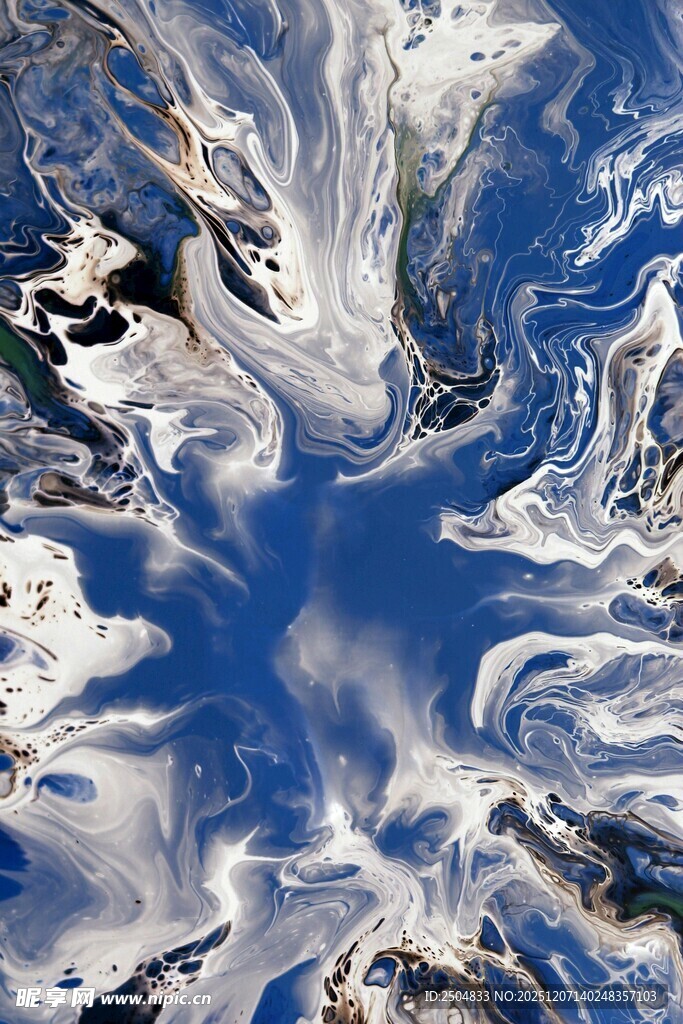 壮丽雪山与蓝天景观