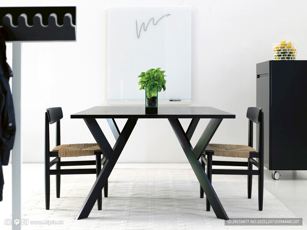 简约现代风格餐桌椅组合