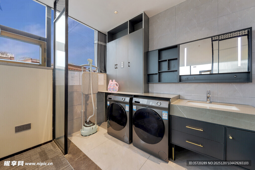 现代简约风格的洗衣房空间