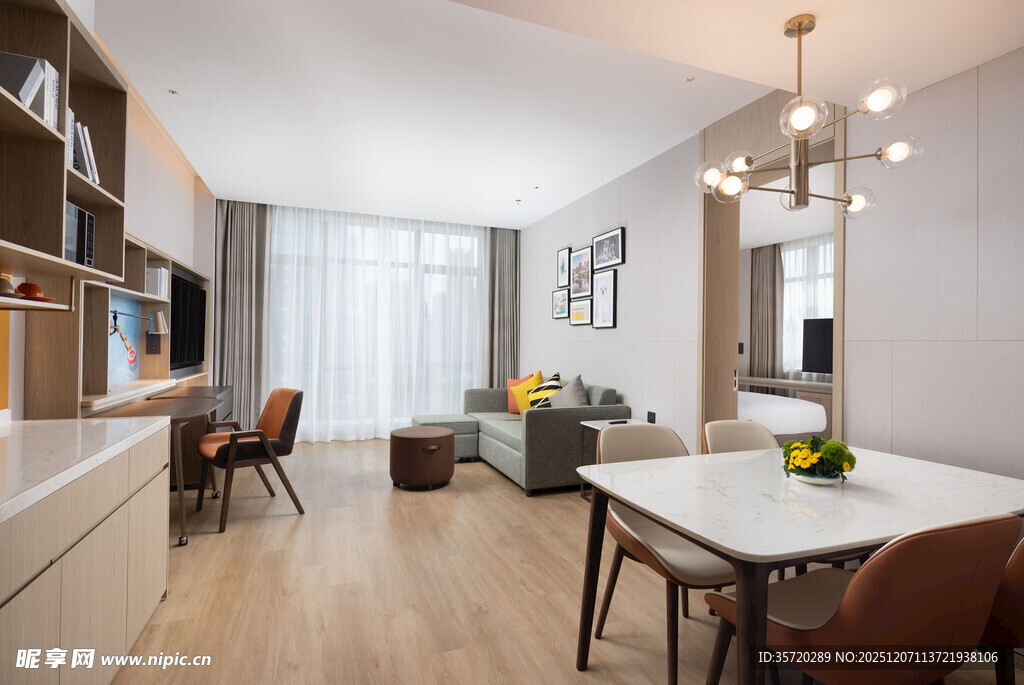 现代简约风温馨客厅餐厅