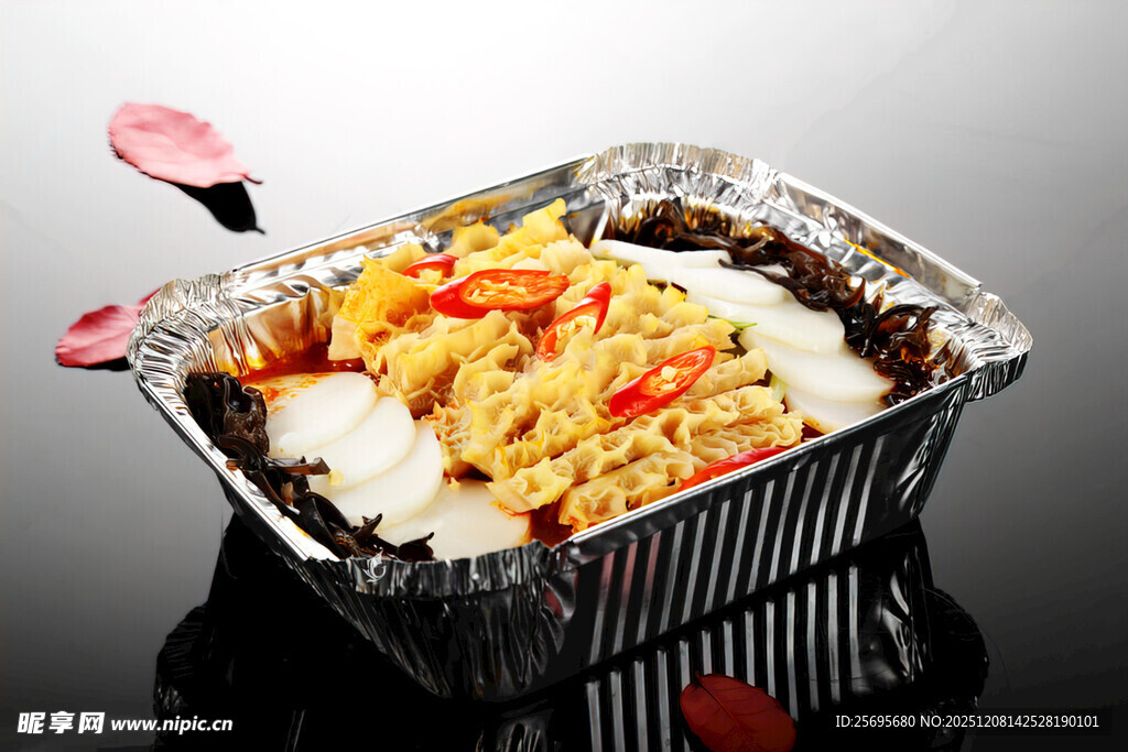 锡纸盒装美味多样盖饭