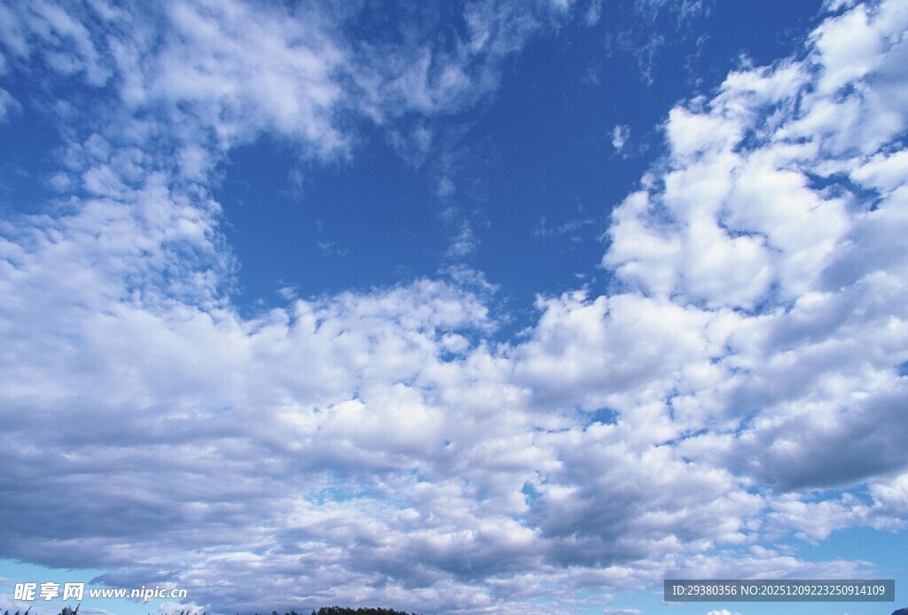 蓝天白云背景