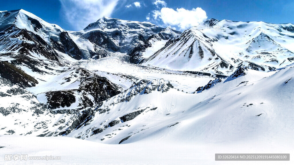 壮丽雪山景观