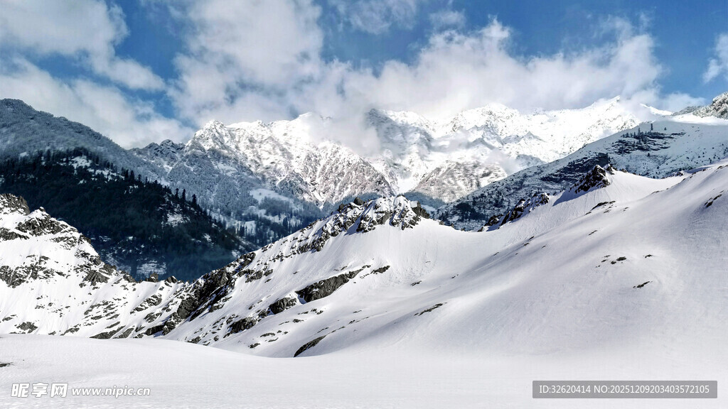 雪山壮丽风光