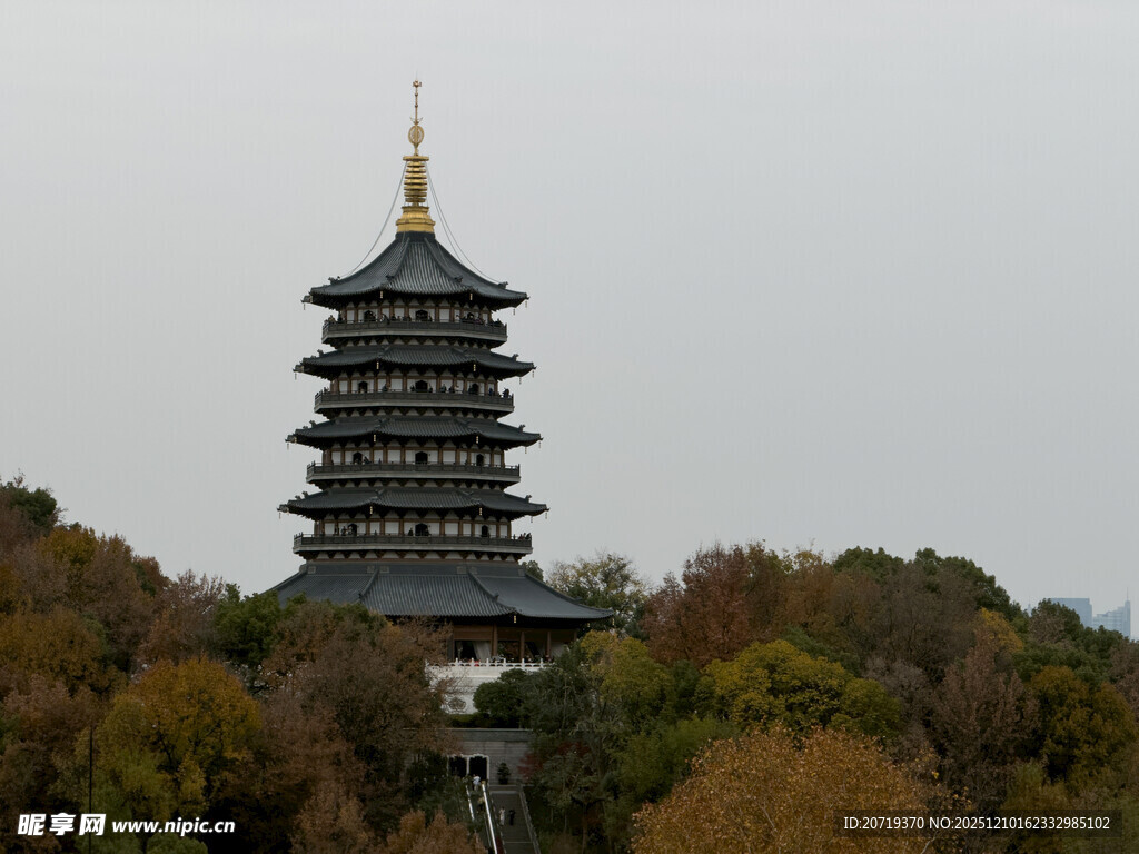杭州雷峰塔秋日景致