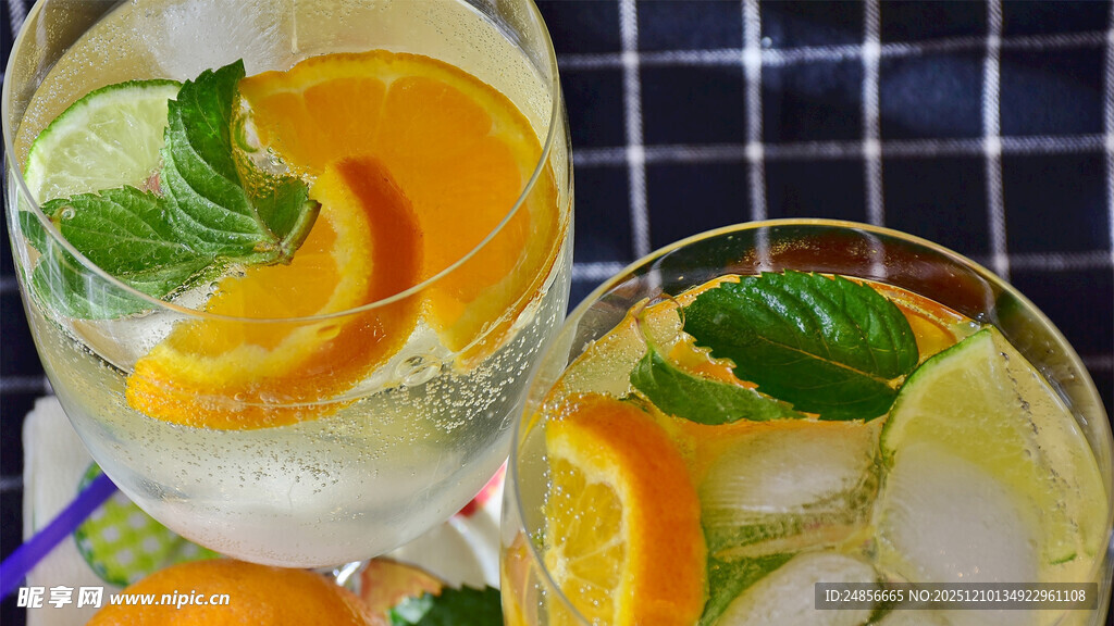 清新橙片薄荷气泡饮品