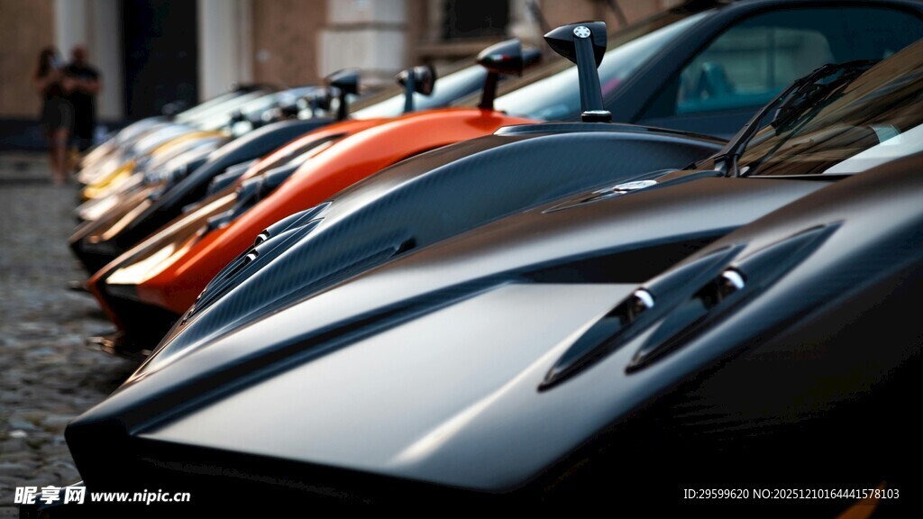 一排炫酷跑车展示