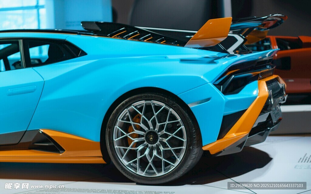 蓝色超跑展示车