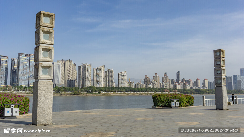 城市河畔景观立柱