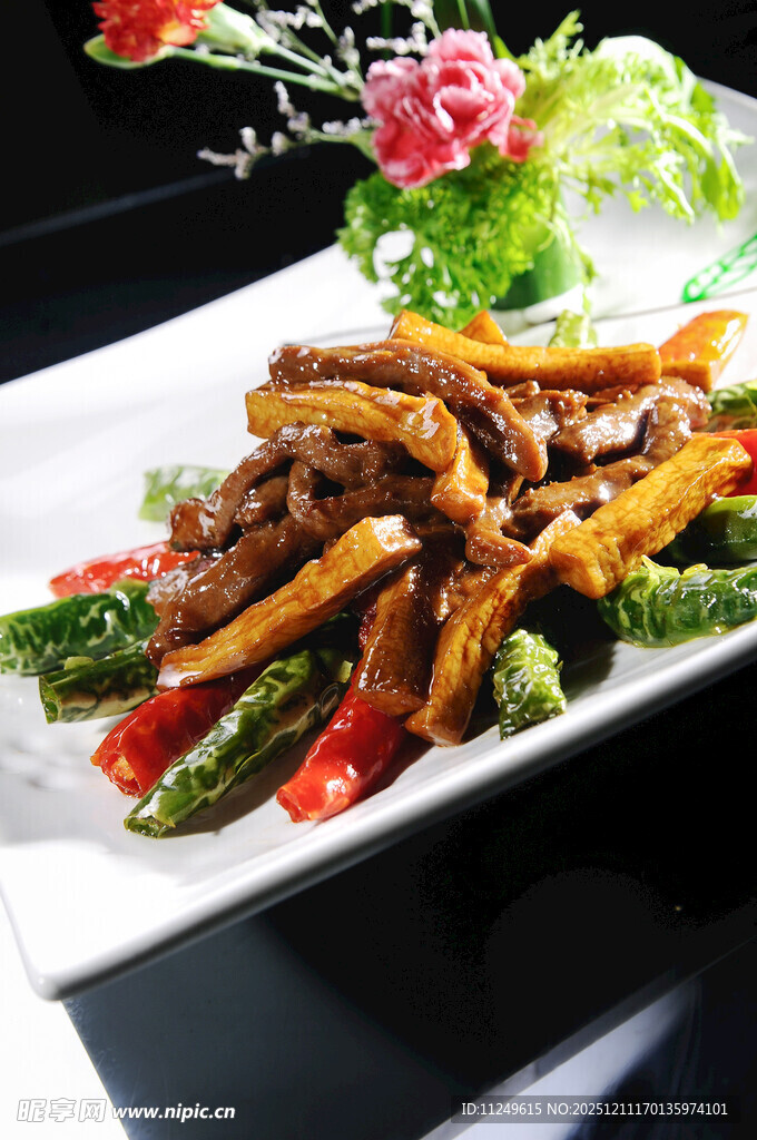 杭椒杏鲍菇爆牛柳