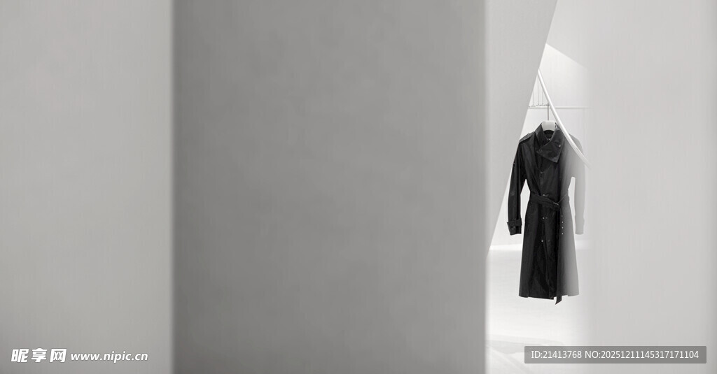 门后隐约的黑色身影