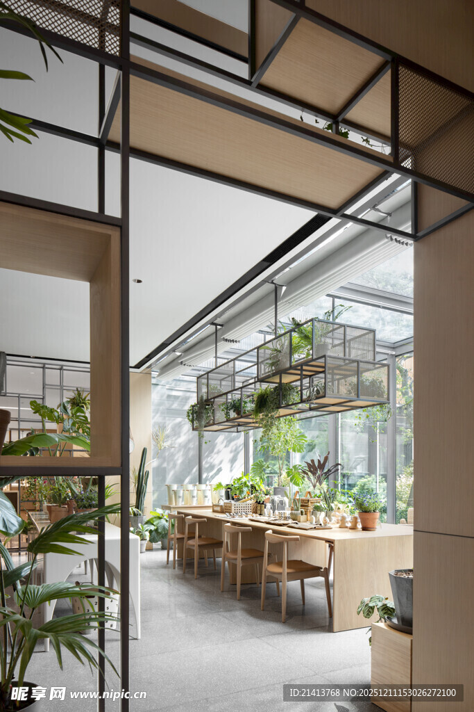 现代室内绿植环绕休闲空间