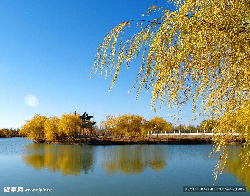 大美高台  月牙湖
