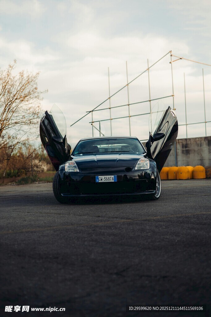 炫酷敞篷跑车霸气开启车门