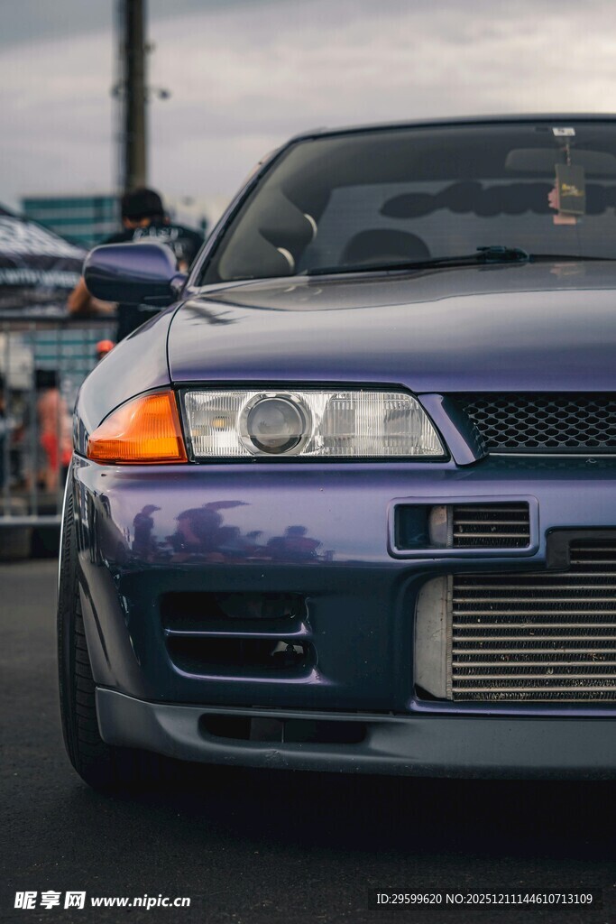 炫酷紫色日产GTR跑车