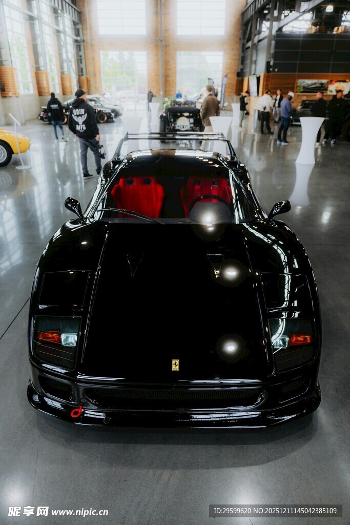 黑色炫酷跑车展示