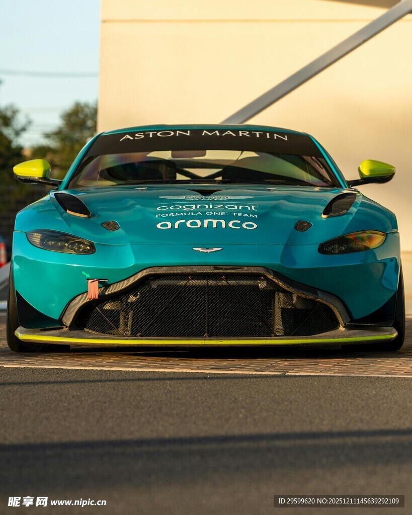 炫酷青绿色赛车