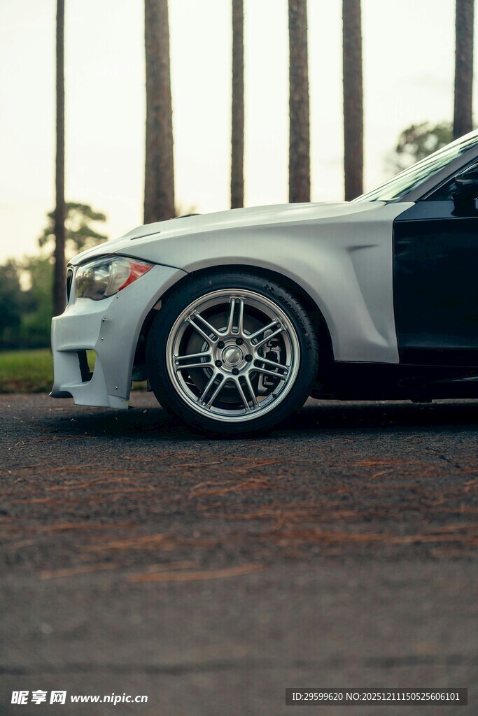 炫酷改装车展示独特魅力