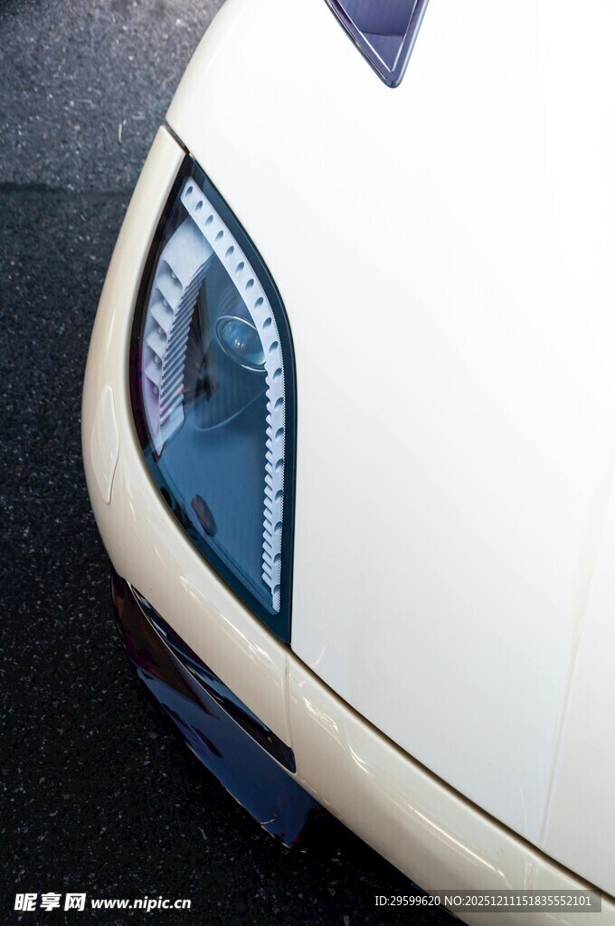 汽车前大灯特写