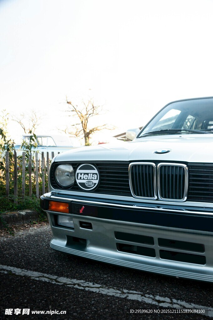 经典宝马汽车外观特写