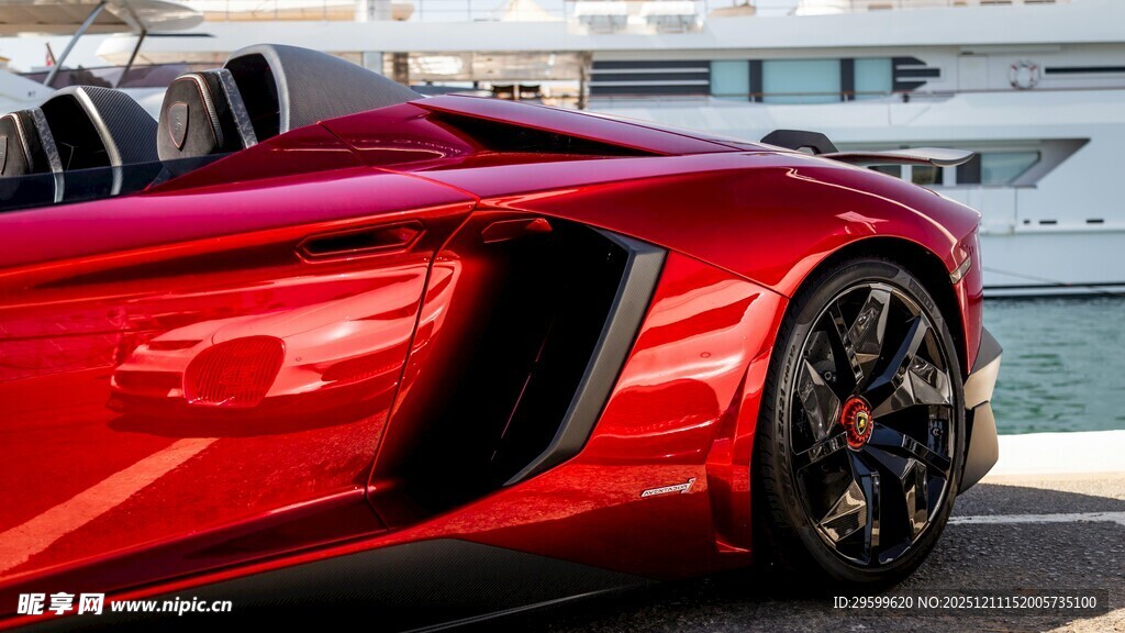 红色炫酷敞篷跑车