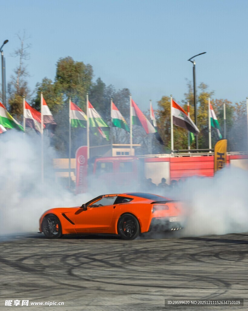 橙色跑车炫酷漂移瞬间