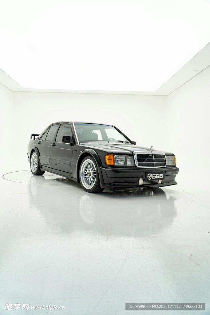 经典黑色轿车展示